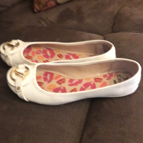 Shoes - Picture 2 of 6